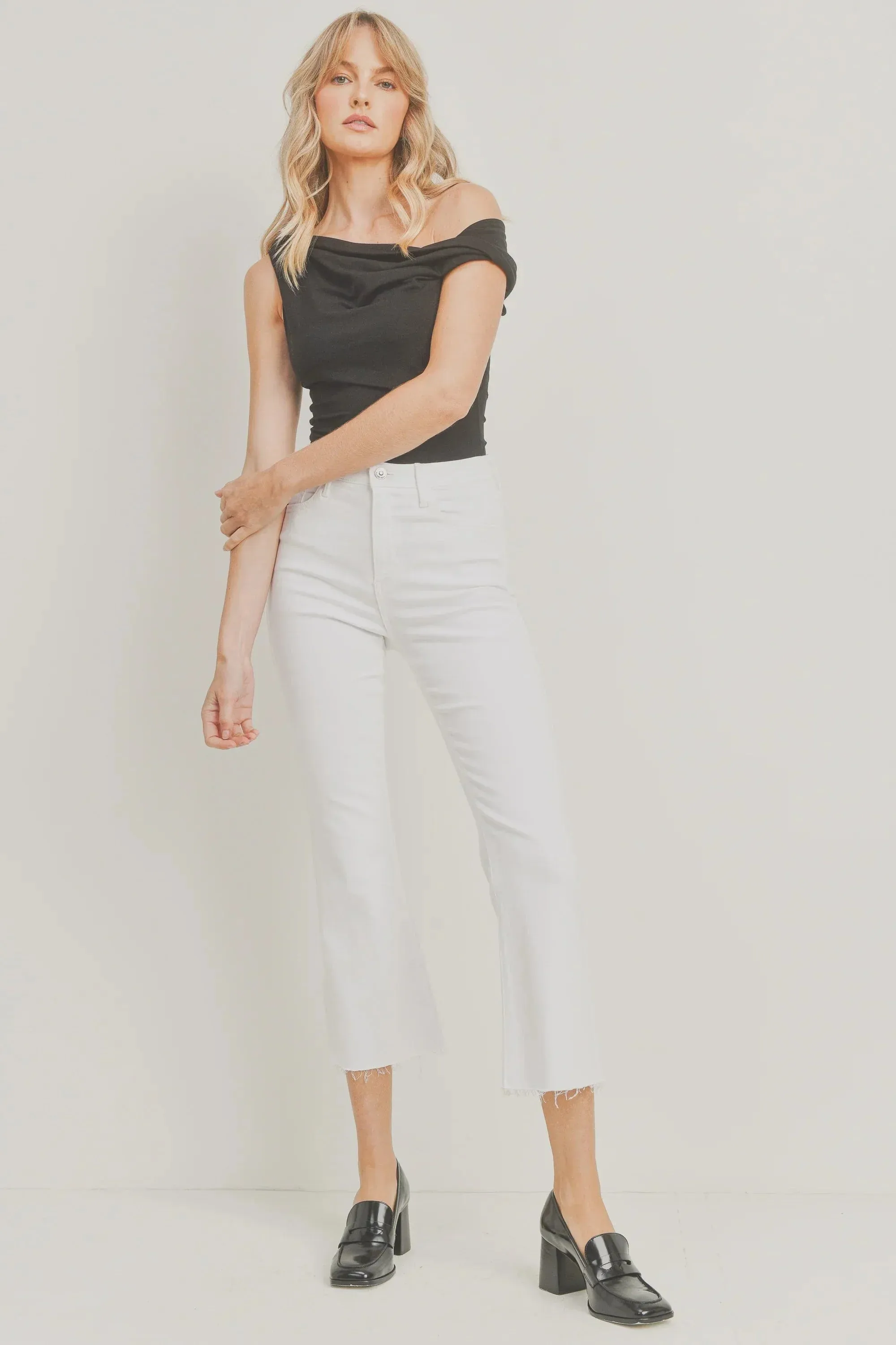 FLARE CROPPED SLIM FIT DENIM JEANS