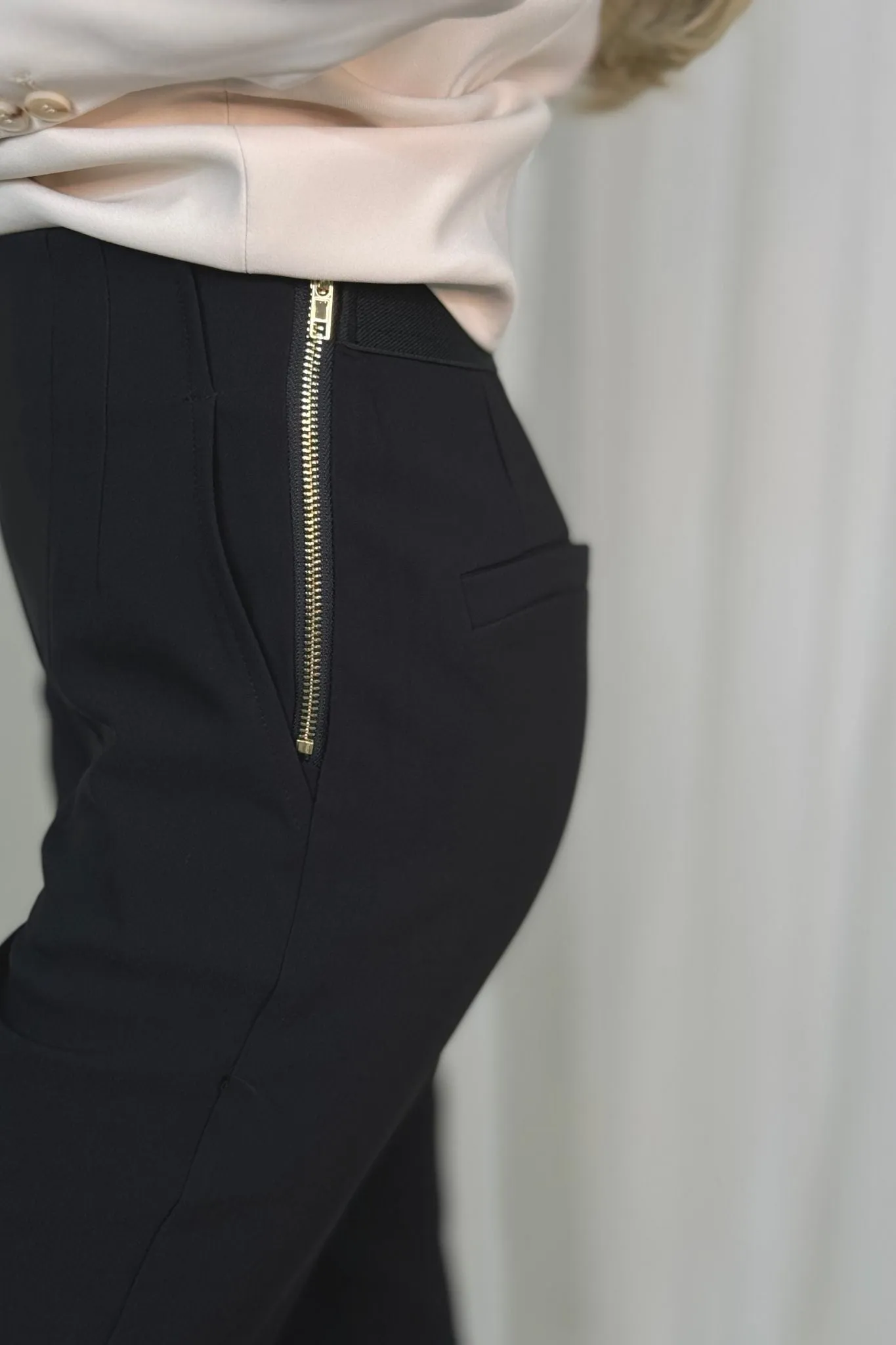 Maria Fitted Trousers In Black